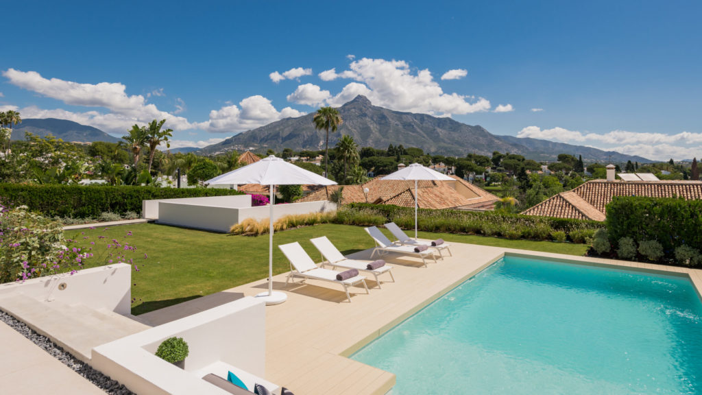 outdoor living costa del sol garden